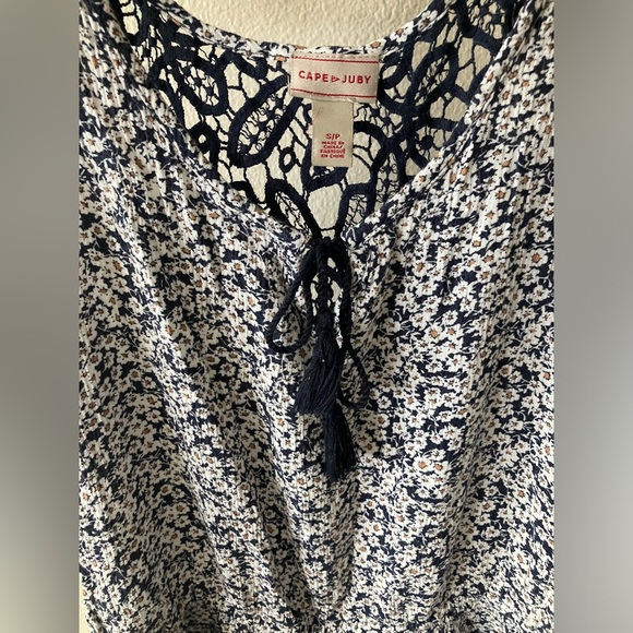 🌸 3/$15 EUC Cape juby romper - Picture 4 of 14